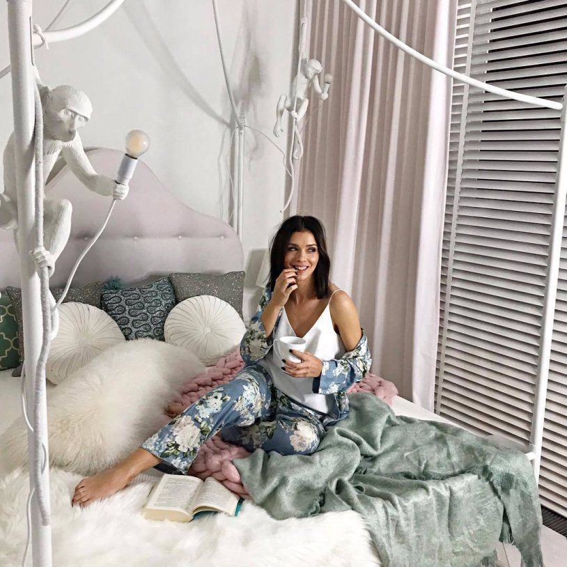 "Klaudia halejcio" Barefoot