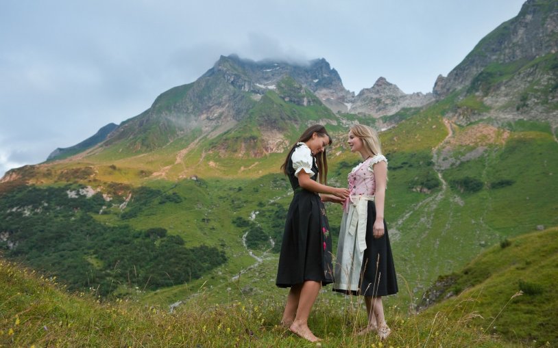 Belinda & Lorena in the mountains