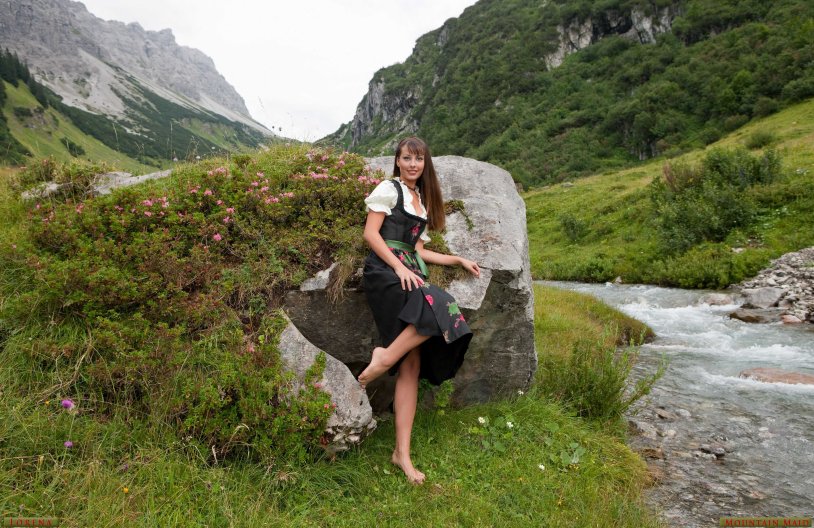 Belinda & Lorena in the mountains