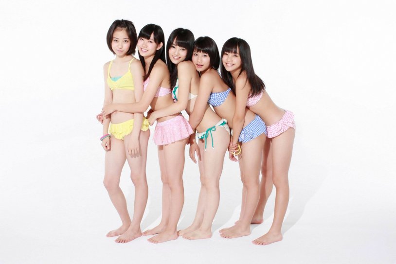 AKB48 in swimsuits