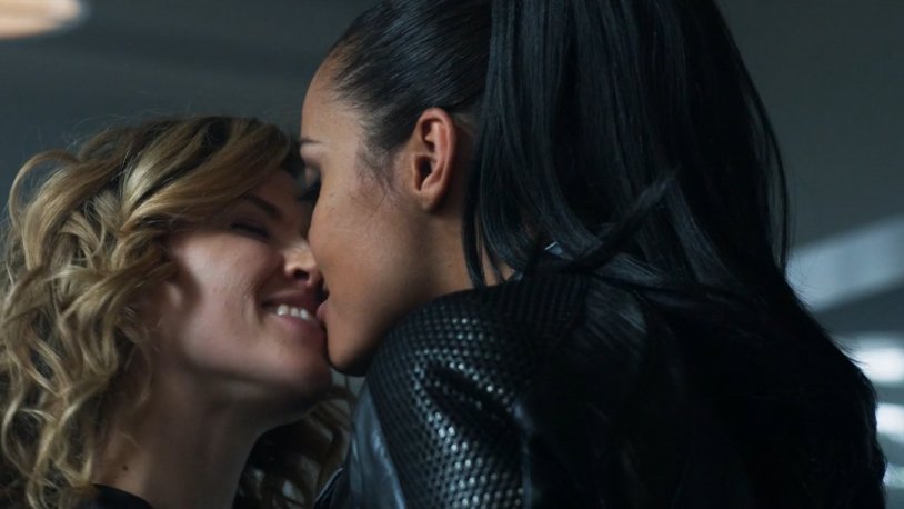 Erin Richards Gotham kiss