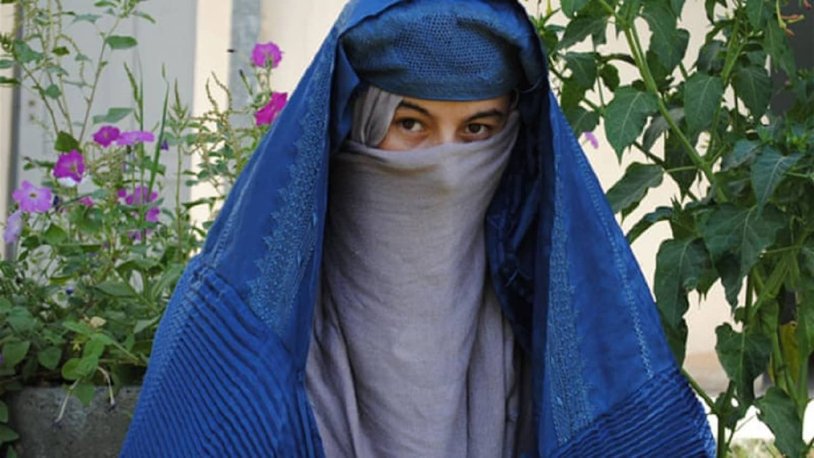 Afghan woman with blue finger