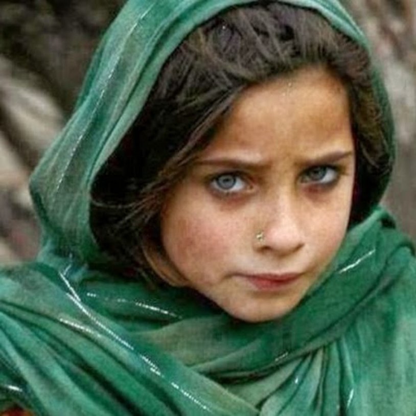 Afghan woman with bright eyes