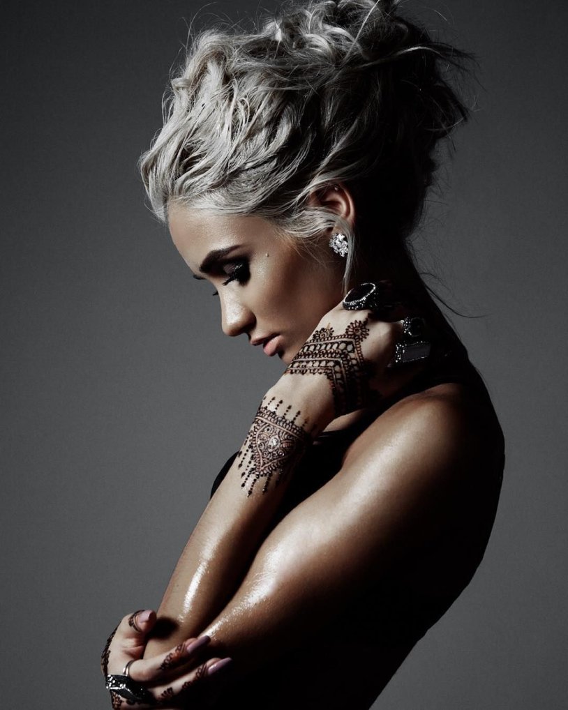 Yasmina Rossi in bikini