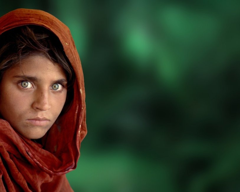 Afghan girl with green eyes