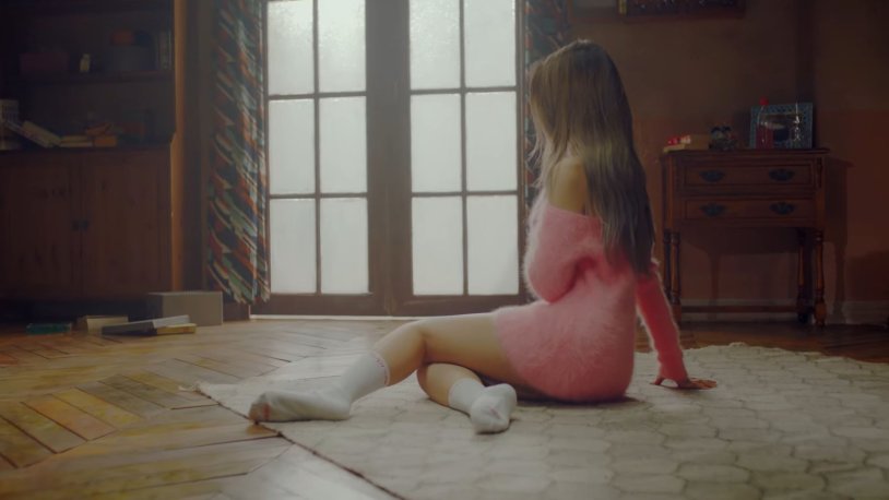 BLACKPINK Jennie playing with Fire