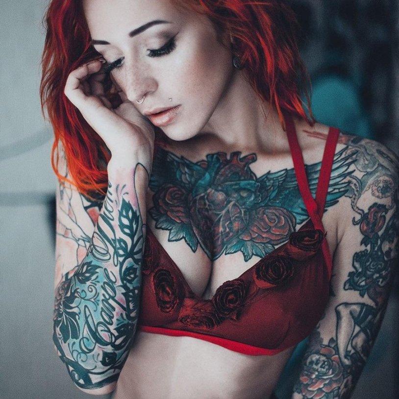 Yana Sinner piercing