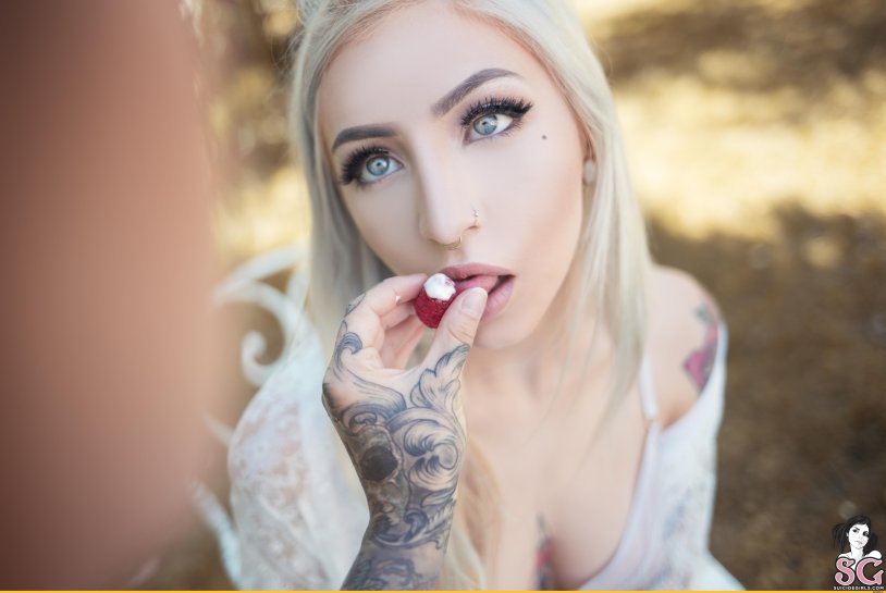 Suicide Girl Ivory
