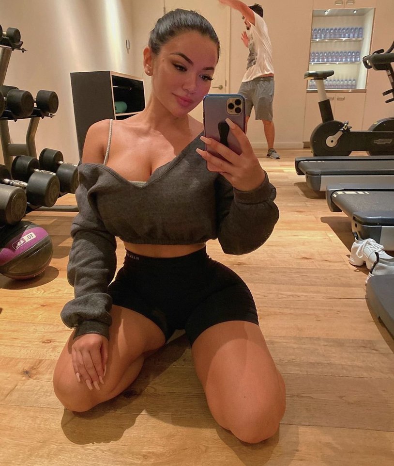 Genesis Mia Lopez in leggings