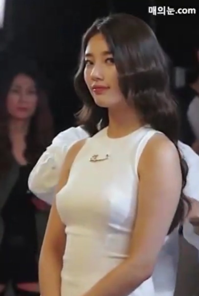 South Korean women in swimsuits