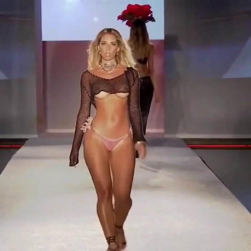 Sierra Skye on the catwalk