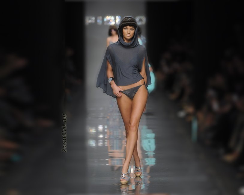 Candice Swanepoel hips