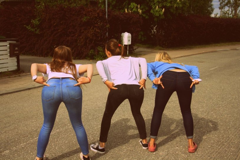 Several girls back view chav