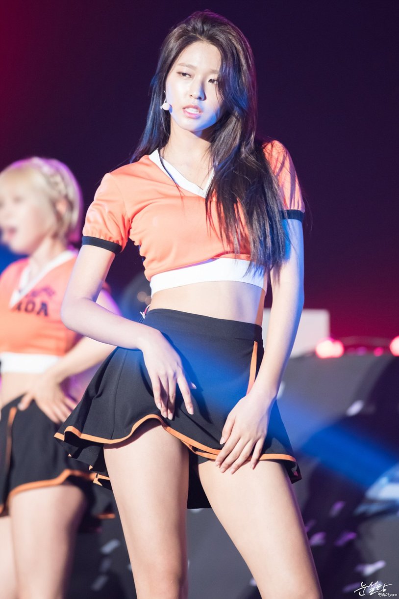 Seolhyun AOA in concert