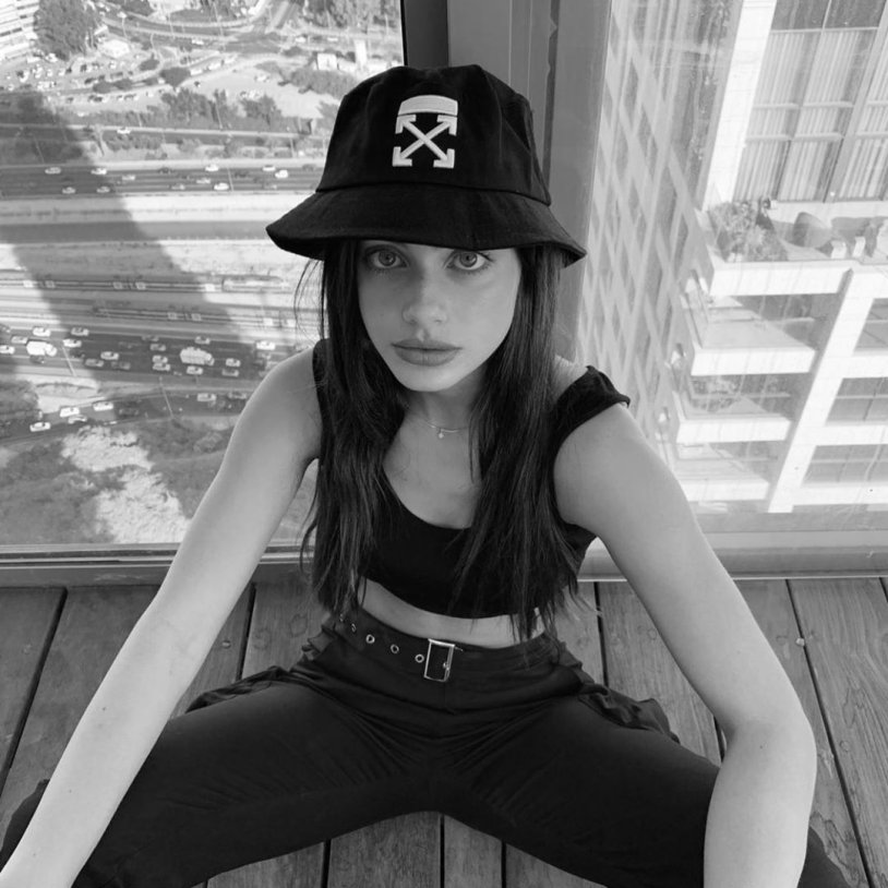 Yael Shelbia ordinary life