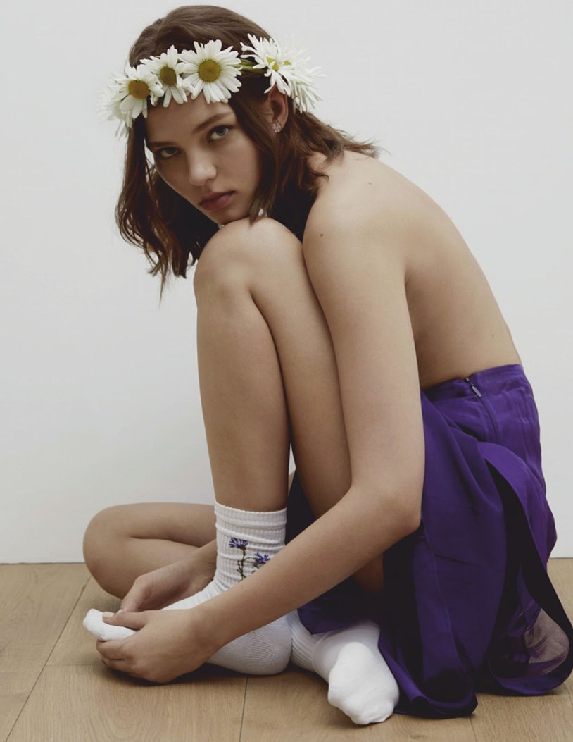 Alesya Kafelnikova elle 2020 cover