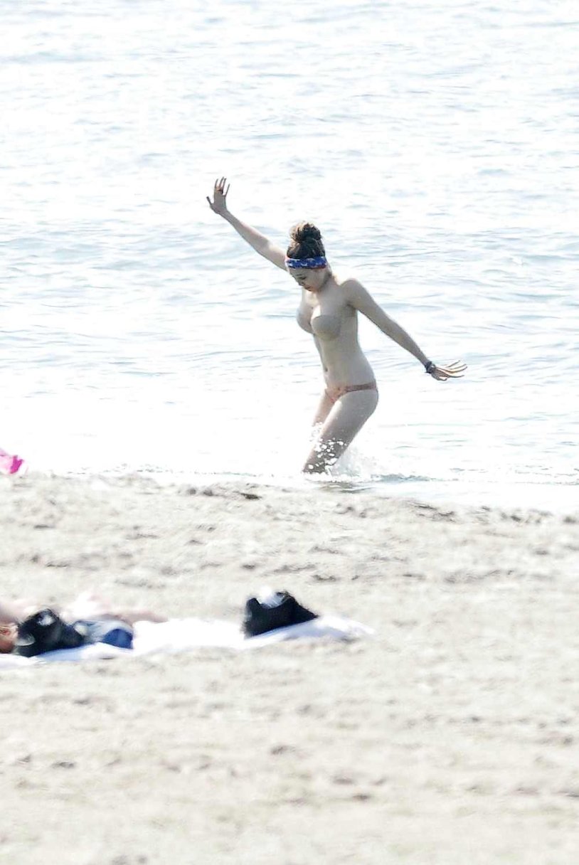 Elizabeth Olsen +18 swimsuit