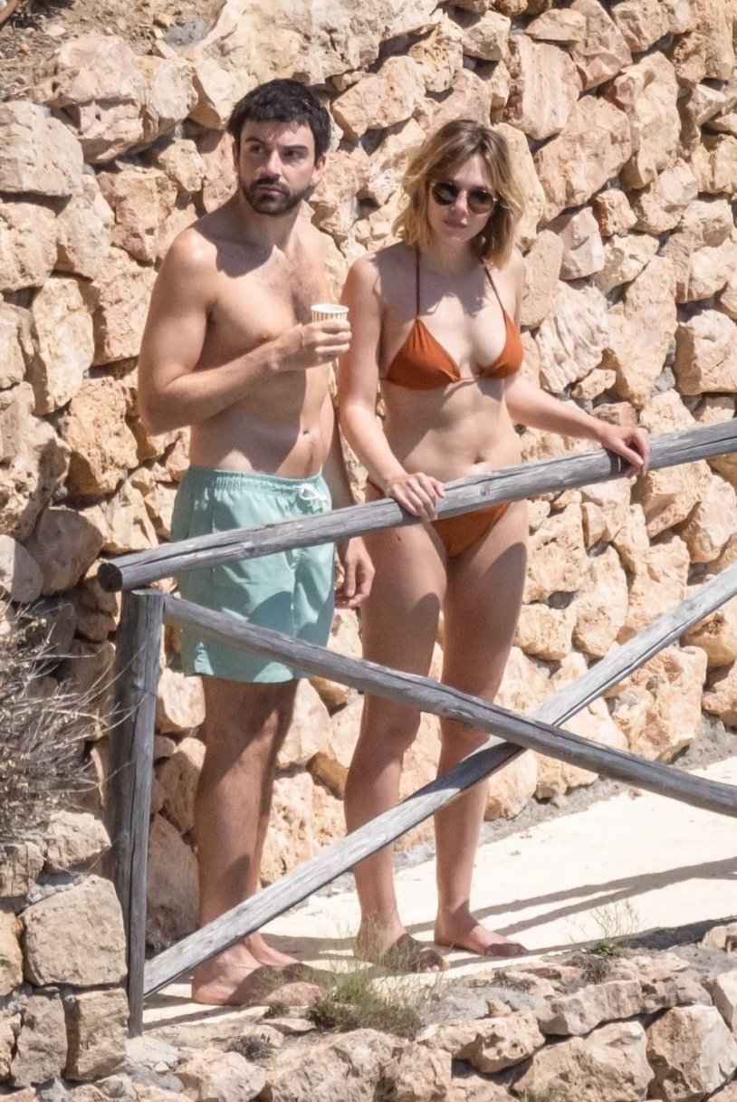 Elizabeth Olsen and Robbie Arnett