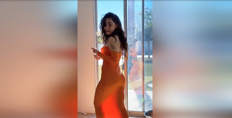 Tight -fitting dress