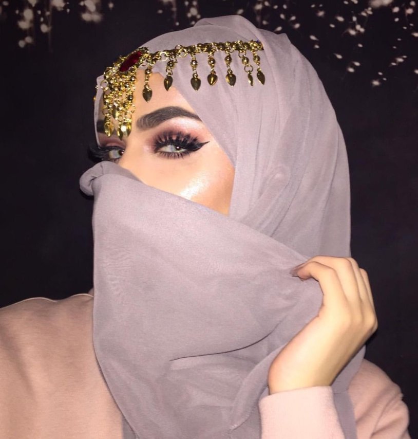 Zhadi in hijab