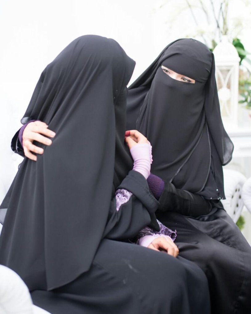 Niqab sister