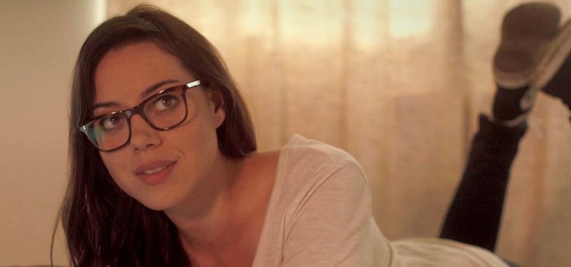 Aubrey Plaza with glasses