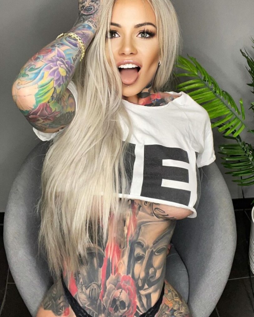 Juliane Forster german tattoo model plum