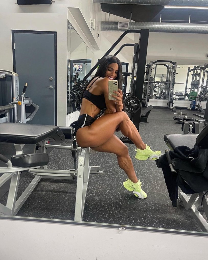 Yarishna Ayala Legs
