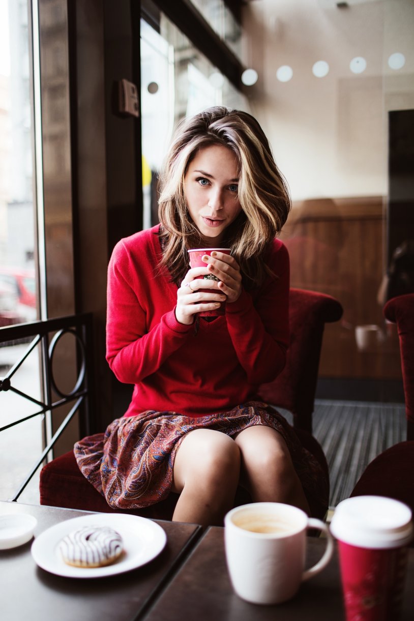 Photoshoot in a cafe girl