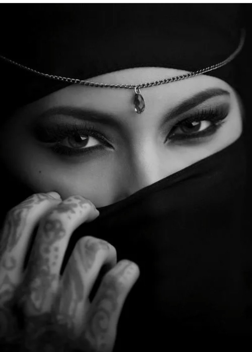 Oriental girl in a veil