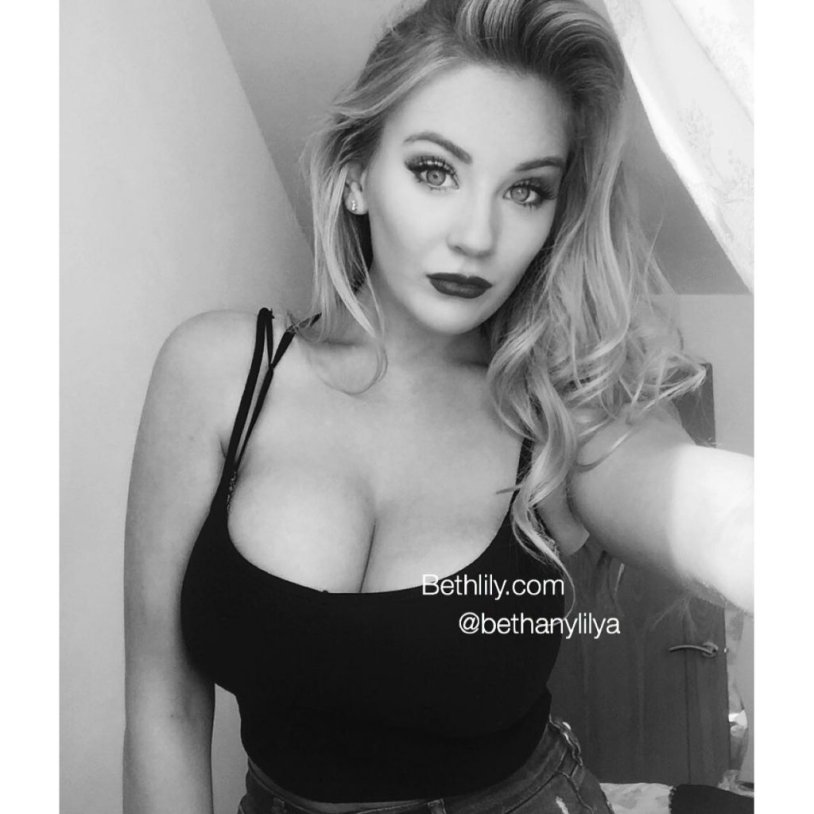 Beth Lily @BETHANYLILYA plum