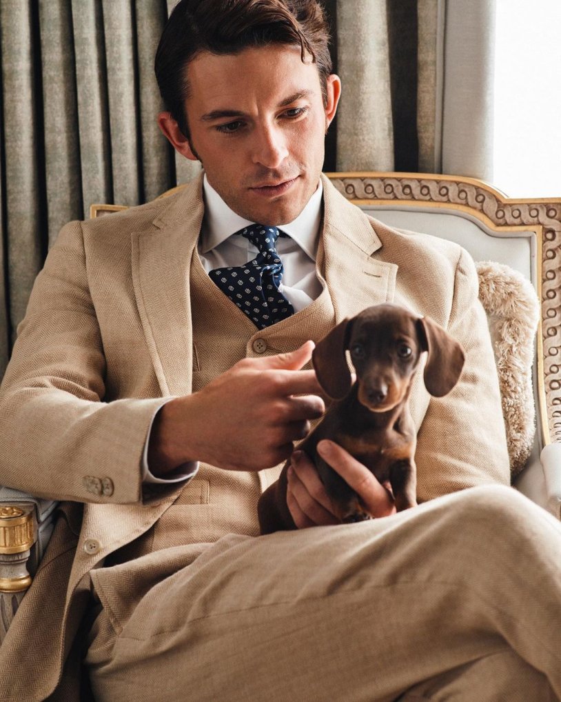 Jonathan Bailey streamer