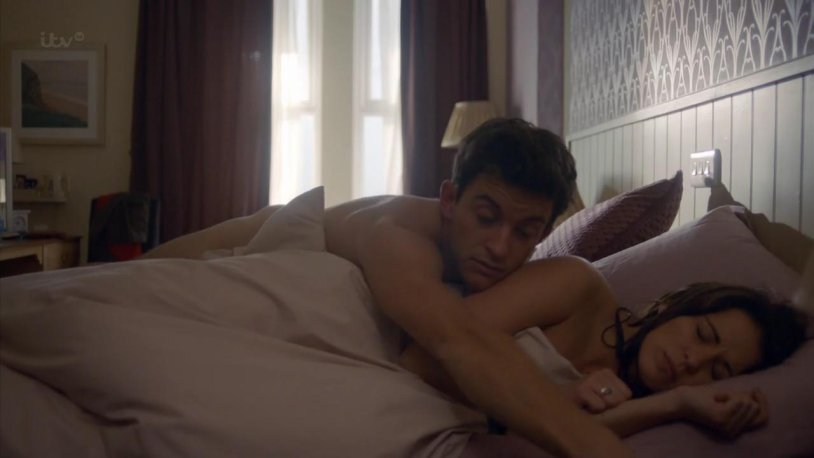 Jonathan Bailey bed scenes