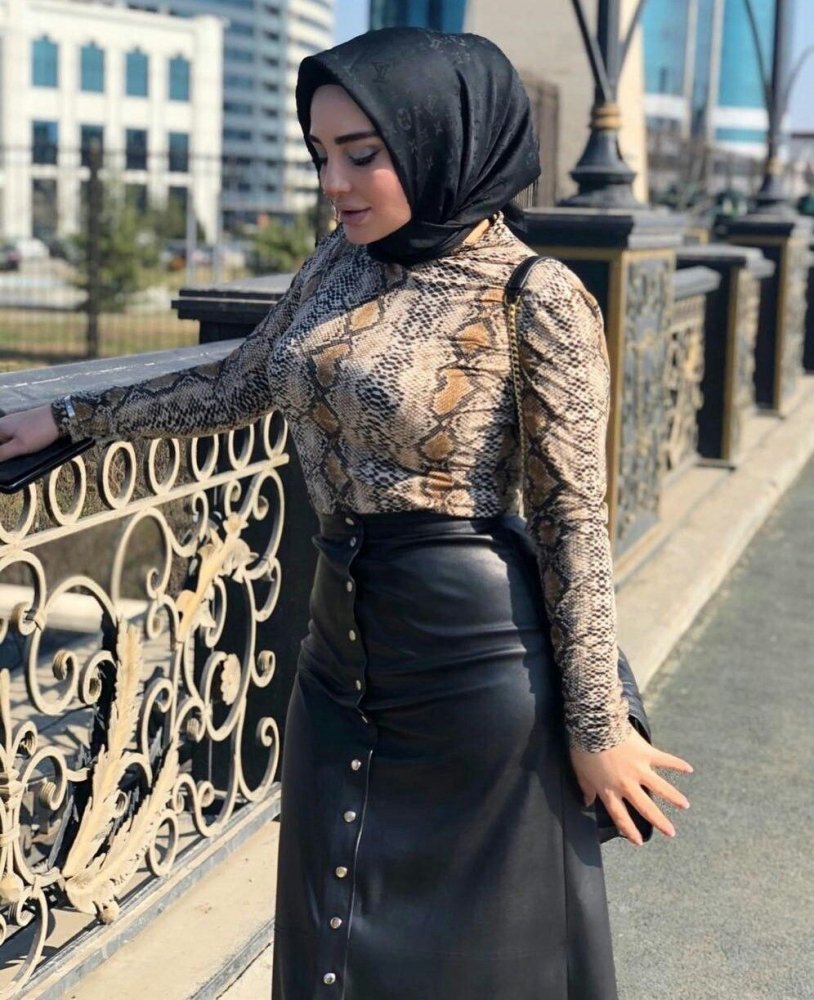Amalia Ustarkhanova in tight hijab