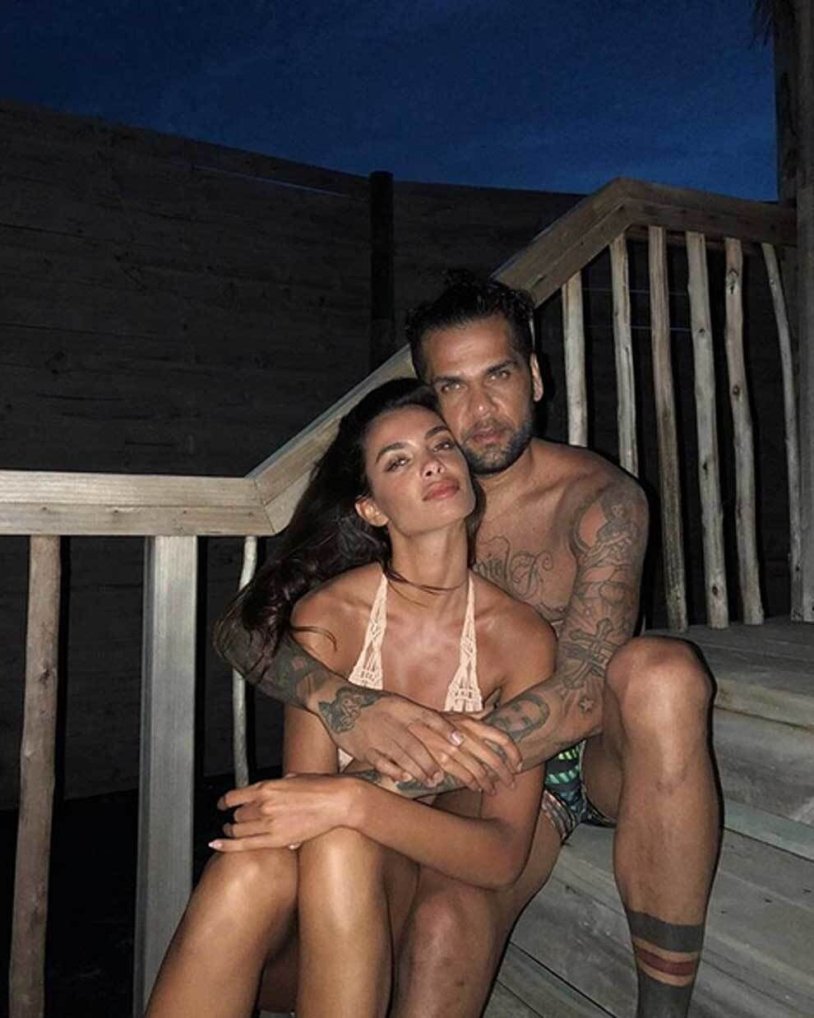 Dani Alves with his wife