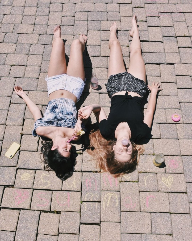 Charli d'Amelio two girls