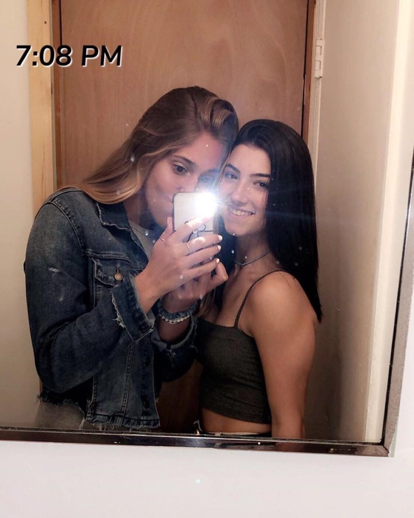 :Dixi Damelio xxx Charlie's sister