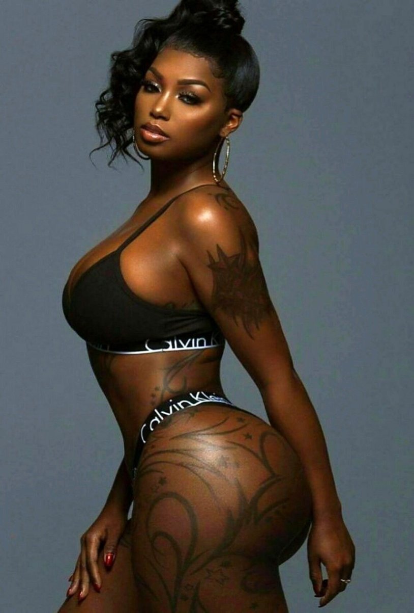 Model big black ebony