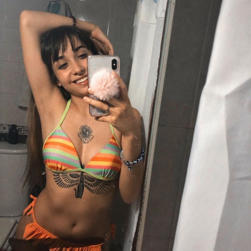 Maria Becerra plum nude