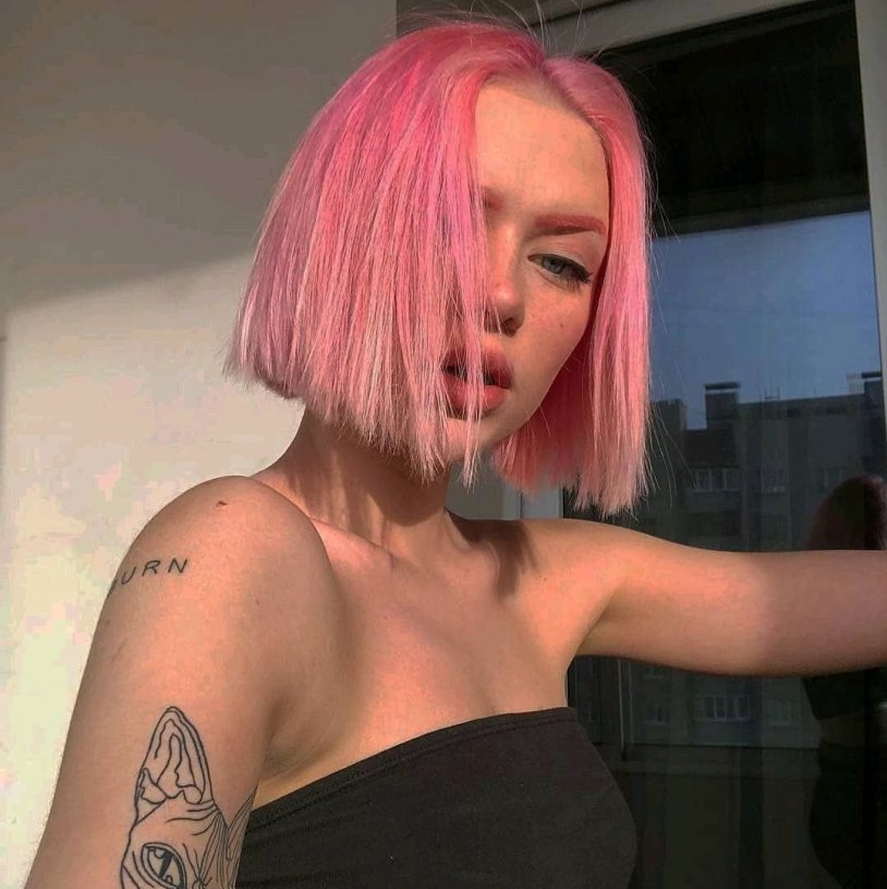Alina Olesheva pink hair