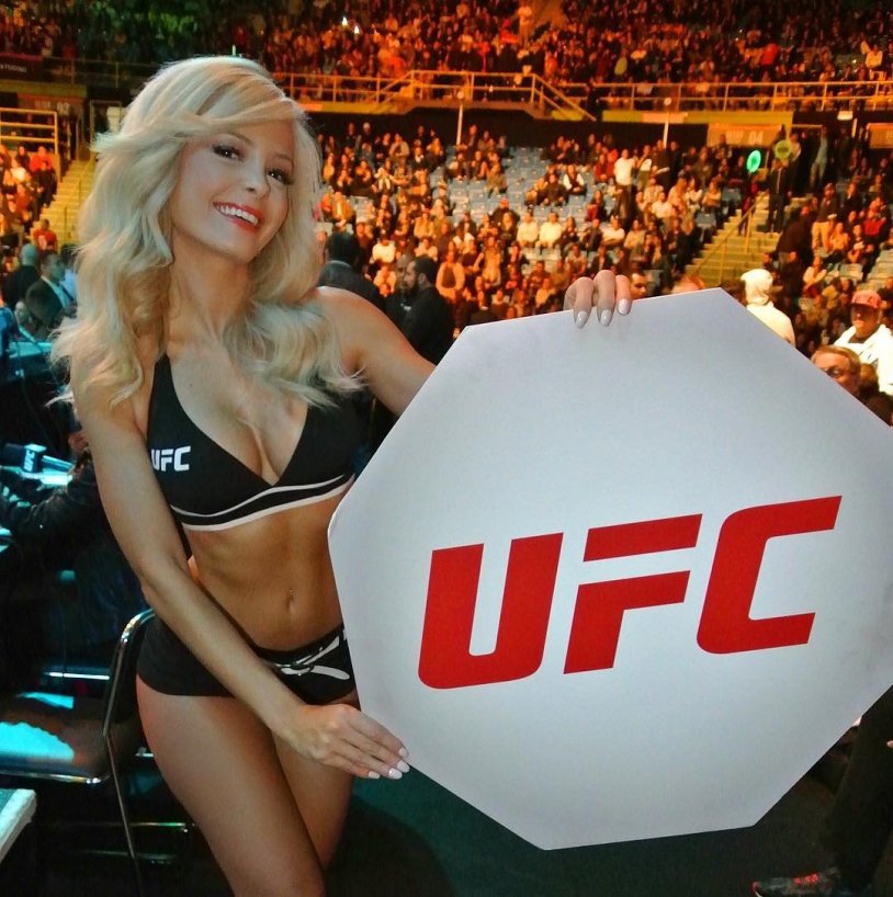 Ring girl Jenny Andrade