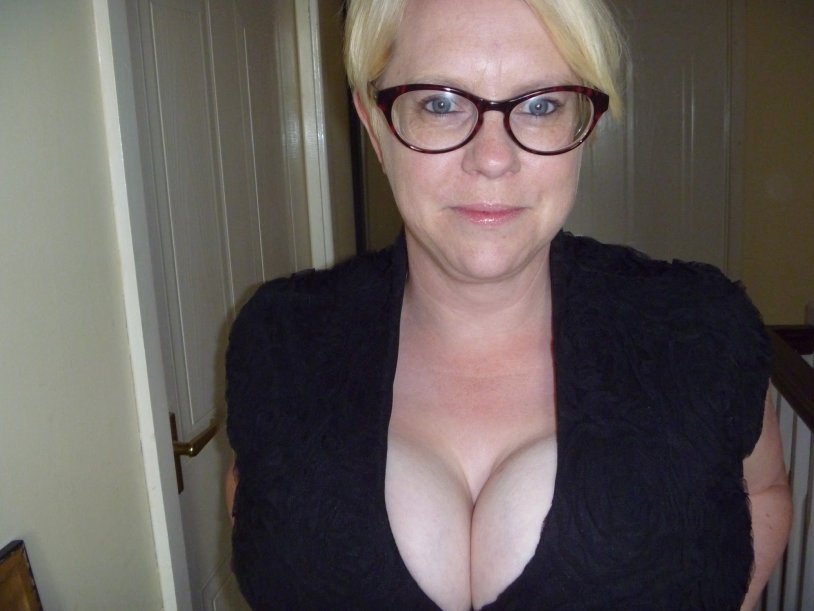Huge breasts amateur