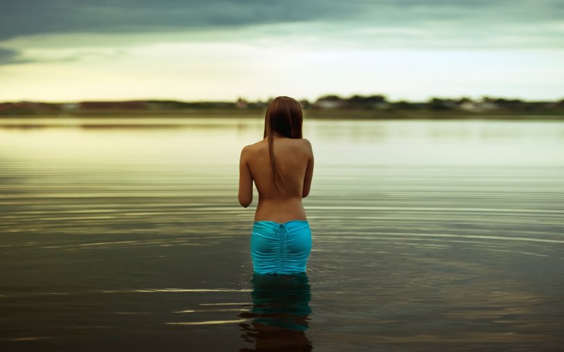 Girl on the lake from the back