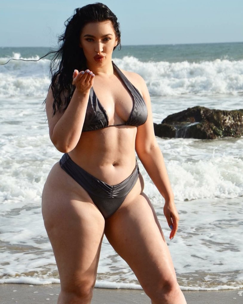 Aria Giovanni model size plus