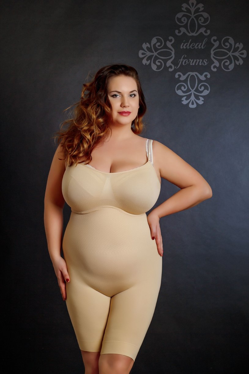 Stephanie Viada Plus-Size model