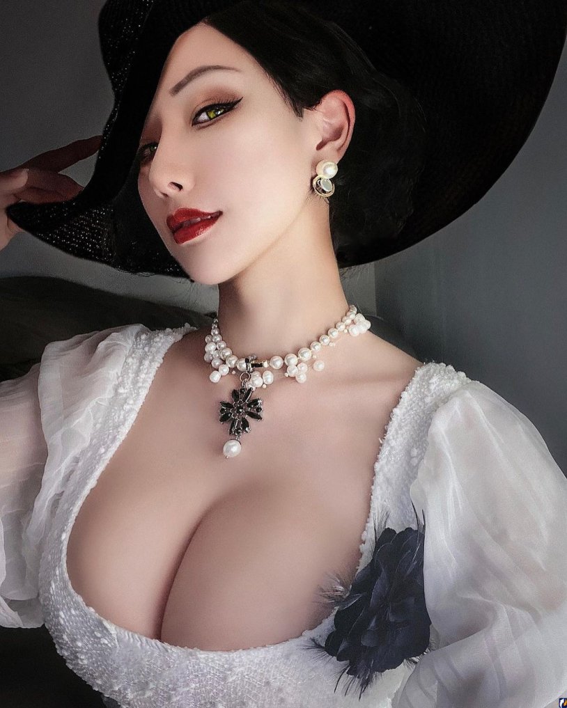 Iryna Ivanova neckline