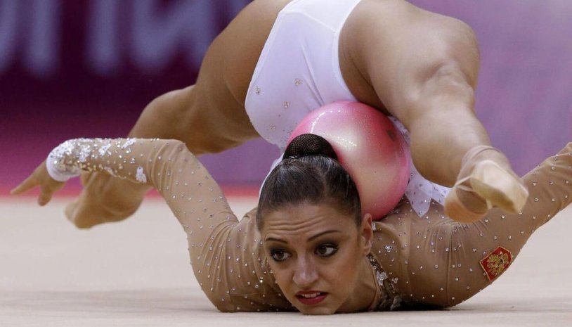 Evgenia Kanaeva stretching