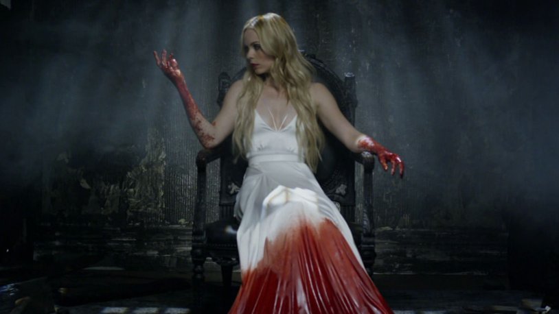 Laura vandervoort vampire wars
