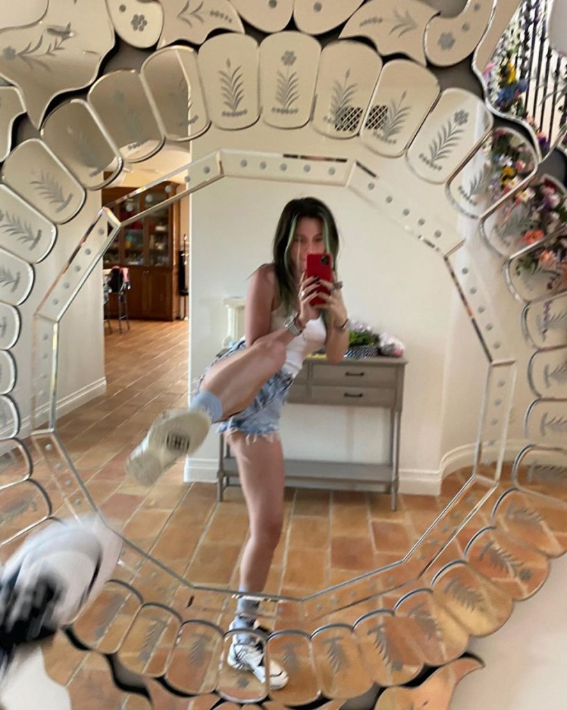 Bella Thorne selfie 2020