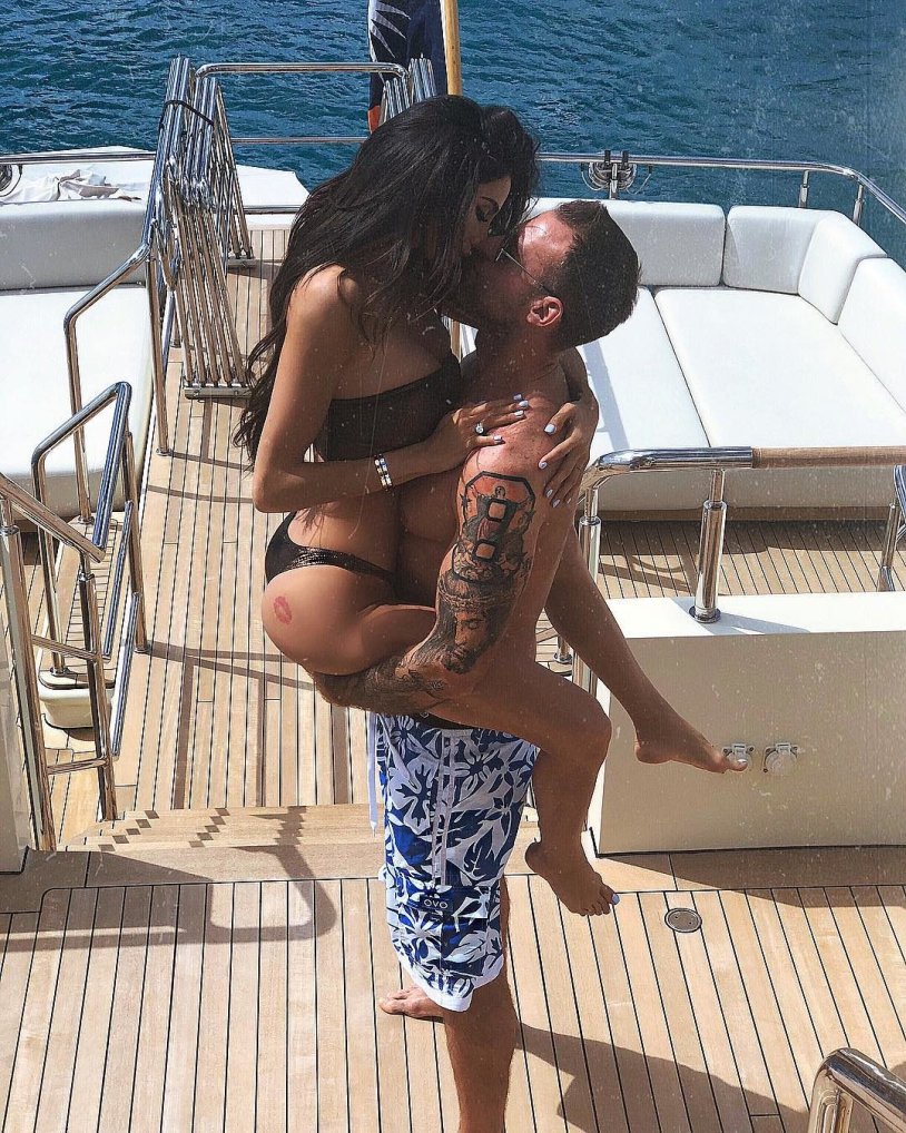 Morgan Osman kiss with a girl